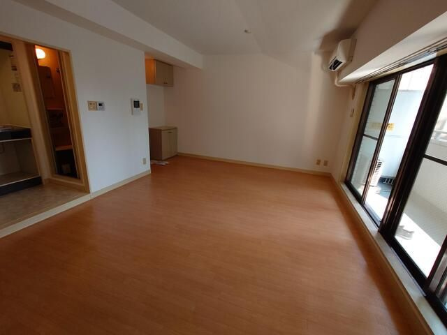 陽輪台みかみビルの寝室