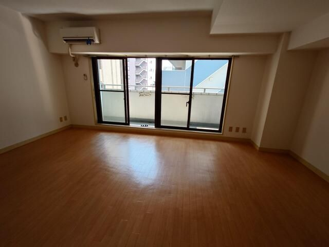 陽輪台みかみビルの寝室