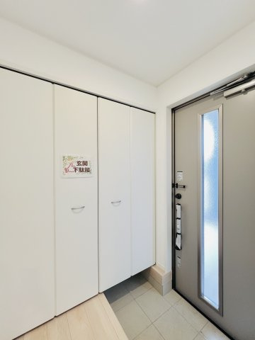 桐生市境野町の玄関|大容量シューズボックス。家族全員分の靴を収納して、玄関をスッキリと魅せてくれます！