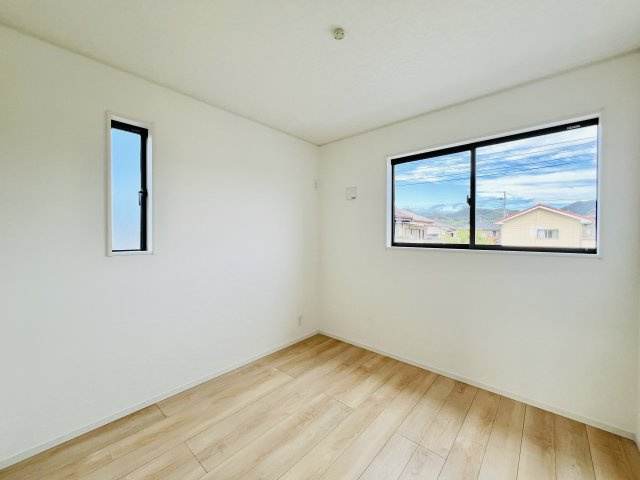 桐生市境野町の洋室|ナチュラルな色合いで、落ち着きのある空間に。