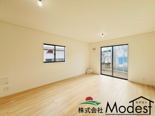 桐生市境野町の居間・リビング|広々空間のリビングは、南東向きでご家族が自然と集まる空間♪