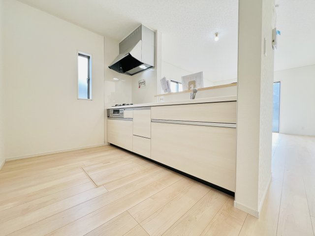 桐生市境野町のキッチン|作業スペース広々で、お料理の時間も快適♪