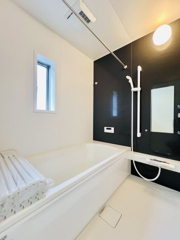 桐生市境野町の浴室|高級感のある落ち着いた雰囲気のユニットバスで、日頃の疲れを癒やしてください♪