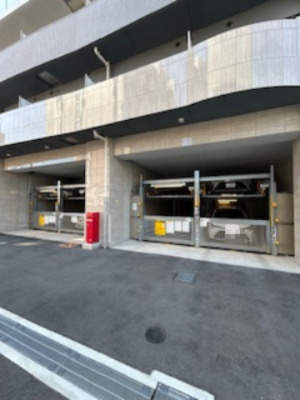 セレニテ江坂グランデの駐車場|駐車スペースもあります