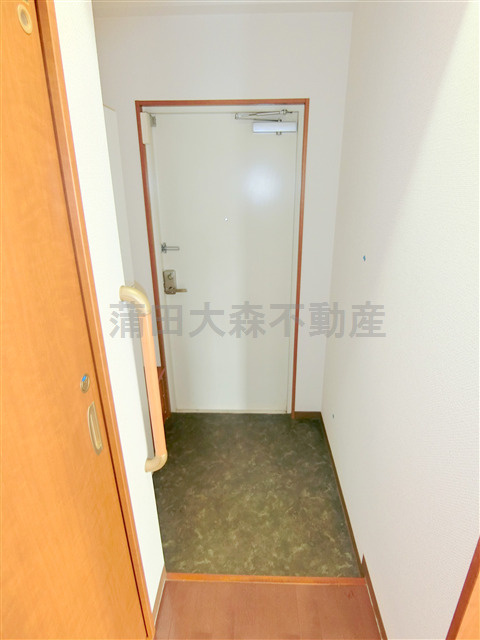 ウイングピア美園の玄関