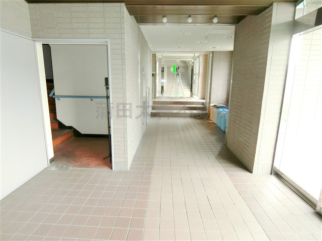 ウイングピア美園のエントランス