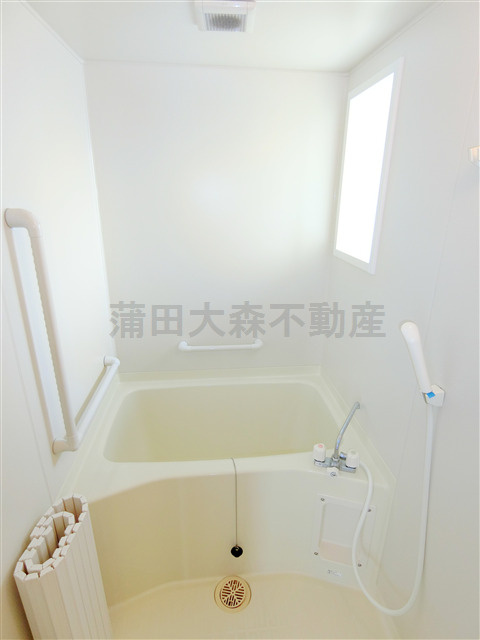 ウイングピア美園の浴室|窓付きがうれしいお風呂　バスルーム