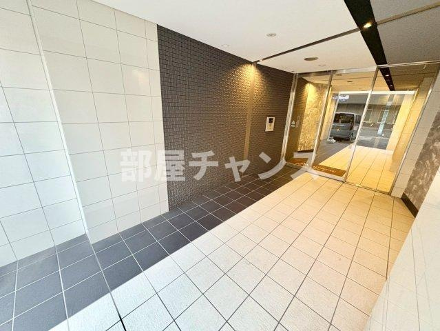 モンテーニュ名駅のエントランス