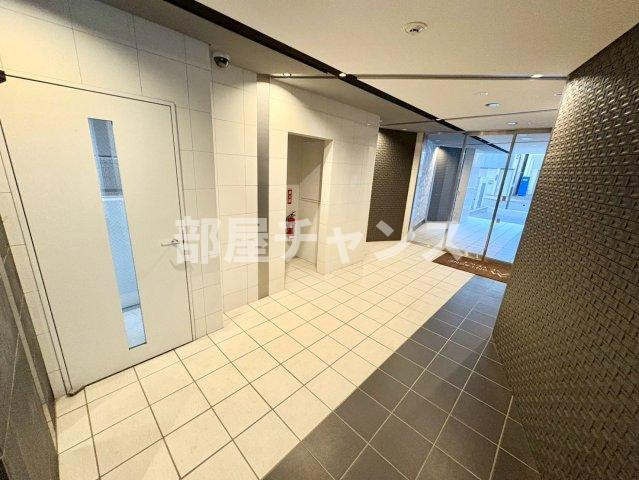 モンテーニュ名駅のロビー