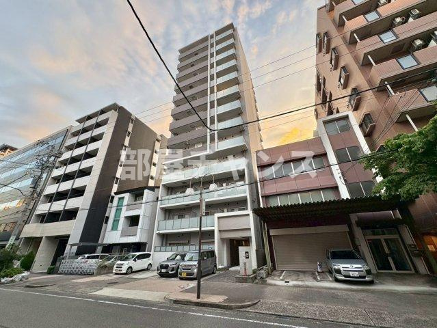 モンテーニュ名駅の外観