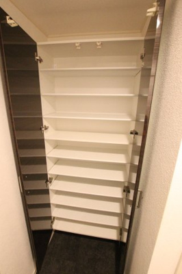 【設備】 | プレジール | シューズボックス