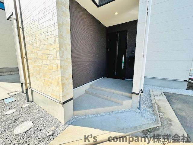茅ヶ崎市高田1丁目　新築戸建　2号棟の玄関|外玄関周辺スペース◇