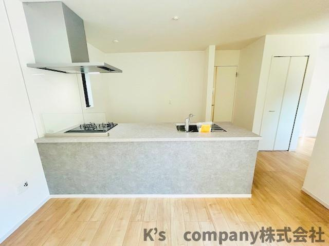 茅ヶ崎市高田1丁目　新築戸建　2号棟のキッチン|リビングにいるご家族を感じながらお料理ができるカウンターキッチン☆