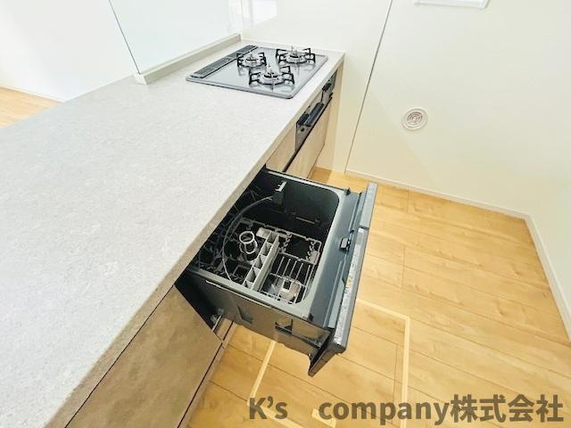 茅ヶ崎市高田1丁目　新築戸建　2号棟のキッチン|食器洗い乾燥機付きで家事の時短に役立ちます☆