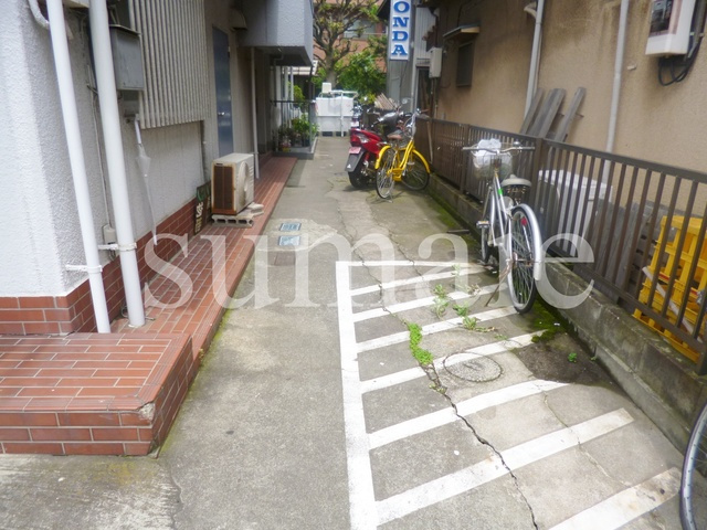 コーポ泉のその他共用部分|自転車も置けます。