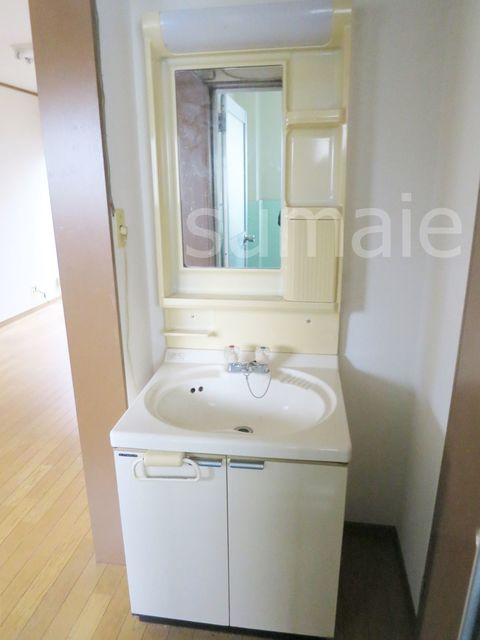 コーポ泉の洗面所|独立洗面化粧台。