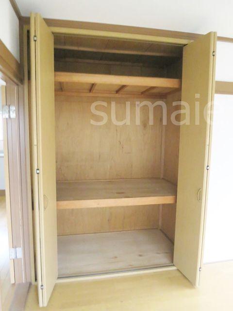 コーポ泉の収納|各居室に収納があります。