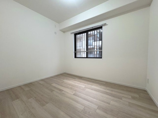 【洋室】 | サーパス武蔵浦和 | 約5.1帖の洋室