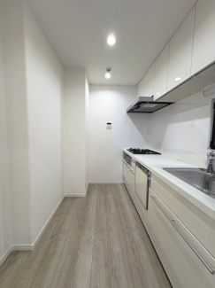 【キッチン】 | サーパス武蔵浦和 | 扉などで仕切れば、小さなお子様やペットが調理中の危険な場所に立ち入るのを防ぎやすくなります