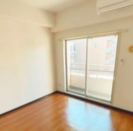 【居間・リビング】 | メゾン・ド・ヴィレ駒形 | こちらのリビングで趣味の時間をお楽しみください