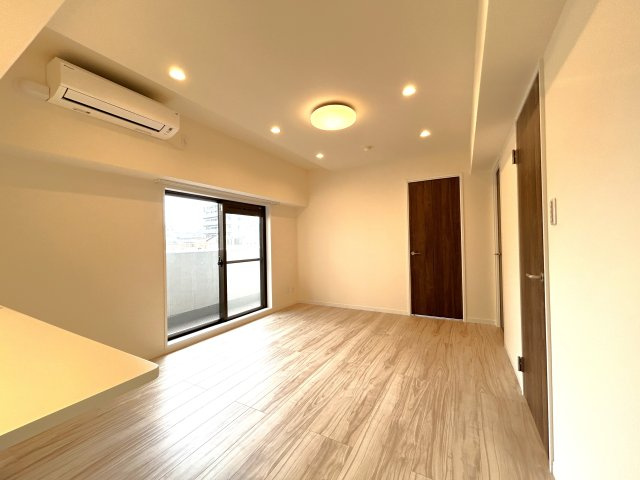 ヴェラハイツ大島の居間・リビング|家族みんなが爽やかに健やかに過ごせるように、溢れる光をたっぷり取り込んだリビングダイニング。集いの場、憩いの場としての快適性を求めたやすらぎの空間です