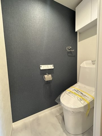 ヴェラハイツ大島のトイレ|十分なスペースを確保したトイレ。
収納もございますのでシンプルな空間を保てます。