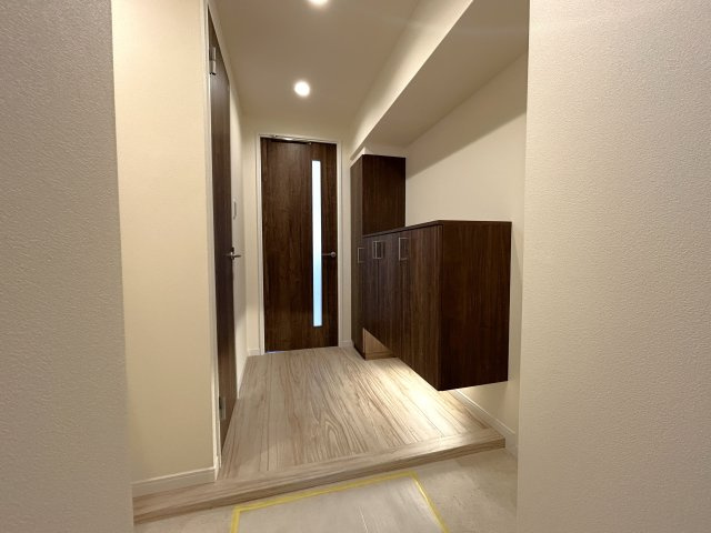 ヴェラハイツ大島の玄関|玄関ホールがスッキリ広々としていると帰る時も出ていく時も気持ちが良い。来客を出迎える玄関が綺麗ならその家の印象が良くなる。
