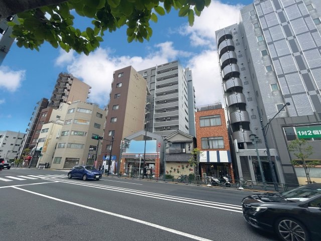 ヴェラハイツ大島の外観|青空に映えるこの雄大な佇まい。
陽当たり、立地、周辺環境など恵まれた好条件となっております。