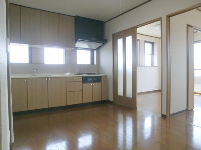 北小岩パレスの居間・リビング|使いやすいダイニングです。