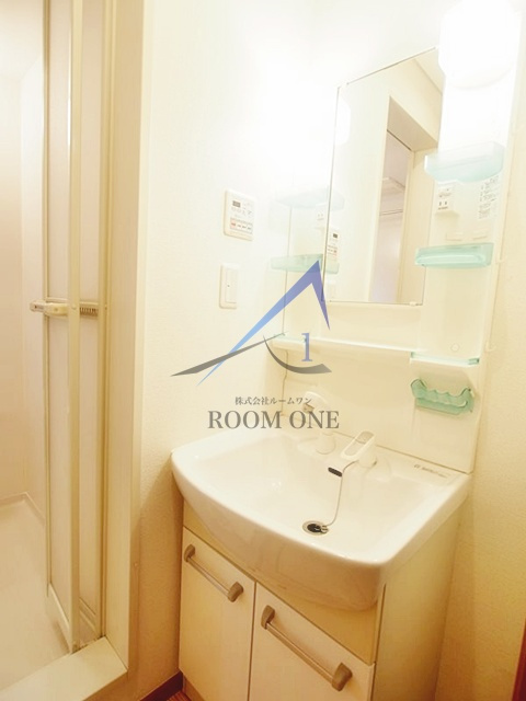 カーサ藤崎の洗面所|独立洗面台です。