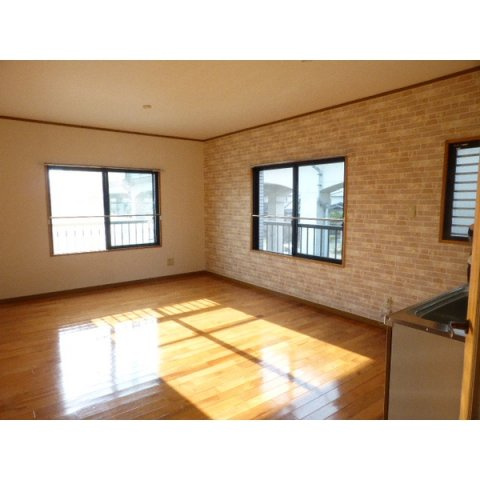 スペースフォーの居間・リビング|日当たりのいい居間です