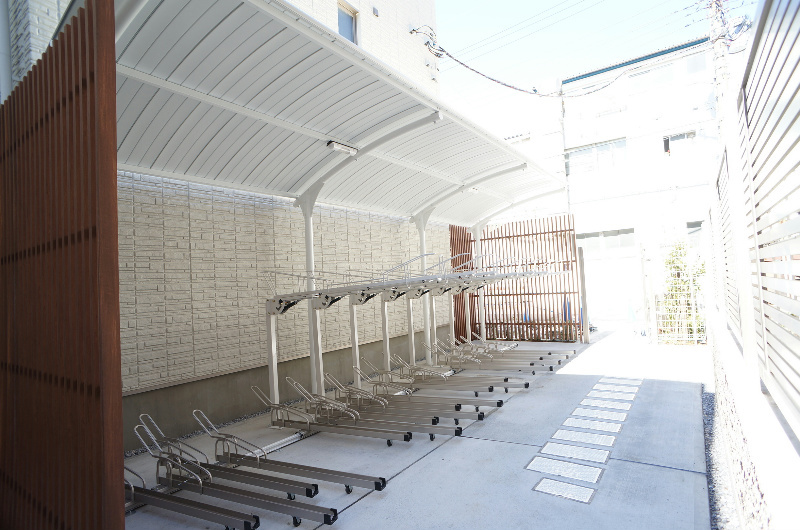 レーヴマニフィック平井のロビー|サイクルポートあります♪