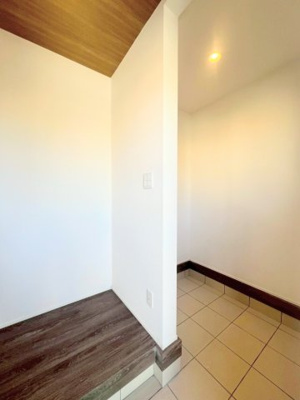 【玄関】 | ◆◇横浜市青葉区荏田西　新築一戸建て　1号棟◇◆ | ◆靴以外のベビーカーや子どものスポーツ用品等を置いておくことができるスペースもございます♪