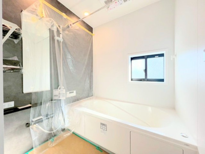 【浴室】 | ◆◇横浜市青葉区荏田西　新築一戸建て　1号棟◇◆ | ◆お子様と一緒にバスタイムを楽しめる広々空間。浴室乾燥機付で心地よいバスタイムを実現します。