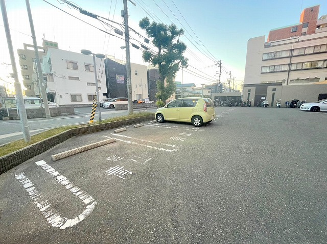 サンライズ御瑞宝1の駐車場