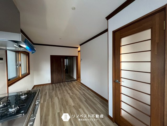 東大阪市中石切町1丁目のキッチン|窓が3つございますので、光がしっかり差し込みます◎