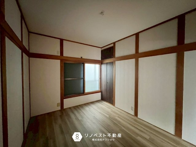 東大阪市中石切町1丁目の洋室|約8帖の洋室。
2面採光で日当たりも良好です◎