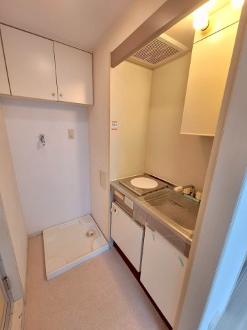 ピアー中野のキッチン|ミニ冷蔵庫付きのＩＨキッチン