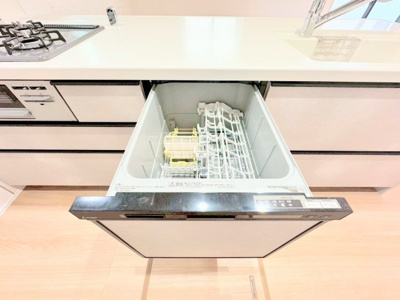 【キッチン】 | ◆◇横浜市青葉区荏田西　新築一戸建て　4号棟◇◆ | ◆食後の食器洗いは食洗機にお任せ！ご家族と団らんの時間を。家事の時短に効果大の食洗器付き。高温洗浄、節水効果もございます。