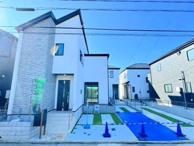 【外観】 | ◆◇横浜市青葉区荏田西　新築一戸建て　4号棟◇◆ | ◆堂々たる趣ながら、主張し過ぎずどこか余裕を感じさせるシャープなフォルムで佇む邸宅は、晴天の空と照らし合わせる事で、本来あるべき完成形の姿を見せてくれます。