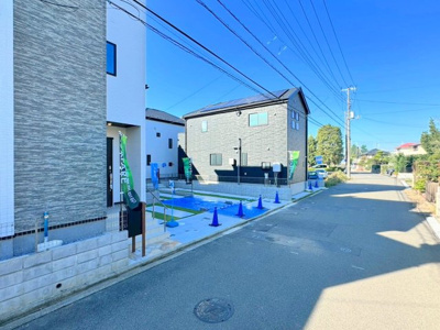 【外観】 | ◆◇横浜市青葉区荏田西　新築一戸建て　4号棟◇◆ | ◆一戸建てを中心とした街並みが整然と続き、周辺は高い建物が建っていないので、緑の多い閑静な趣を感じる環境です。