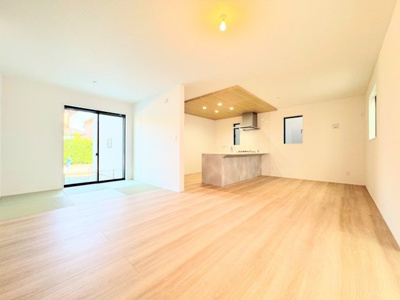 【居間・リビング】 | ◆◇横浜市青葉区荏田西　新築一戸建て　4号棟◇◆ | ◆リビングは一日中太陽の光が射し込みます。家族が集まる空間は、自然と笑顔が溢れます！