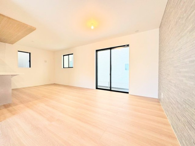 【居間・リビング】 | ◆◇横浜市青葉区荏田西　新築一戸建て　4号棟◇◆ | ◆一家だんらんのスペースとなるＬＤＫ。窓から明るい光が差し込み、思わず家族の会話も弾む快適な空間。