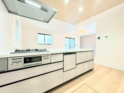 【キッチン】 | ◆◇横浜市青葉区荏田西　新築一戸建て　4号棟◇◆ | ◆デザイン性と機能性を兼ね備えたキッチンです。リビングスペースとの一体感が生まれ、広々空間を演出してくれます。