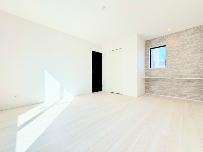 【洋室】 | ◆◇横浜市青葉区荏田西　新築一戸建て　5号棟◇◆ | ◆柔らかい陽光が差し込む明るいお部屋を演出する設計。彩光の取れる窓が気持ちの良いお部屋を創り上げます。