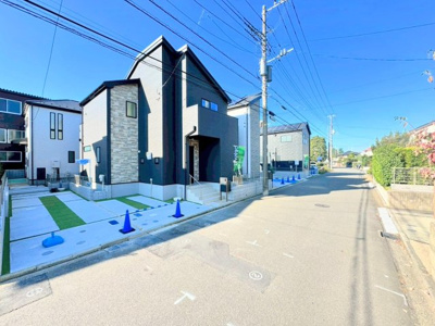 【外観】 | ◆◇横浜市青葉区荏田西　新築一戸建て　5号棟◇◆ | ◆一戸建てを中心とした街並みが整然と続き、周辺は高い建物が建っていないので、緑の多い閑静な趣を感じる環境です。