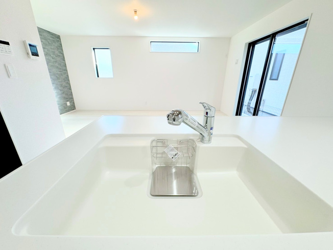 【キッチン】 | ◆◇横浜市青葉区荏田西　新築一戸建て　5号棟◇◆ | ◆広々したキッチンシンク。洗い物が多い時にも快適にご利用いただけます。