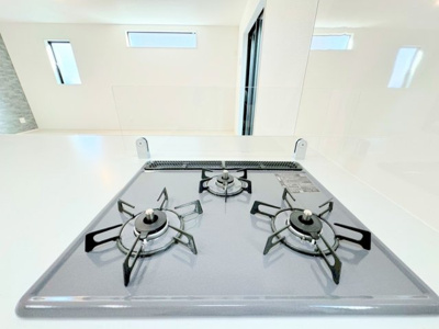 【キッチン】 | ◆◇横浜市青葉区荏田西　新築一戸建て　5号棟◇◆ | ◆毎日使うものだからこそ、料理をする人にとって何口あるのかは重要なポイントですね！