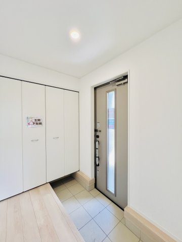 桐生市相生町の玄関|大容量シューズボックス。家族全員分の靴を収納して、玄関をスッキリと魅せてくれます！