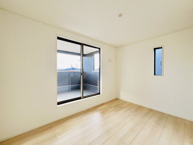 桐生市相生町の洋室|バルコニーに面した洋室◎